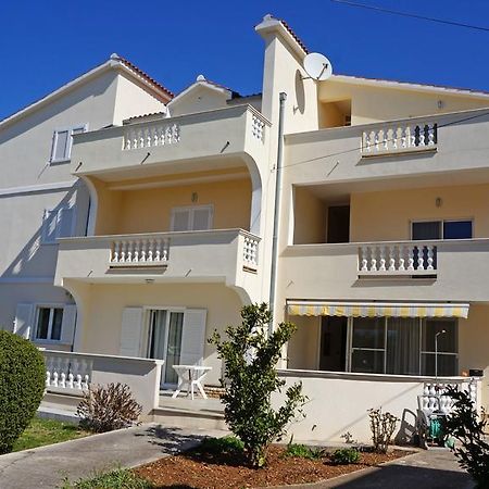 Apartments Sandra ซูโกชัน ภายนอก รูปภาพ